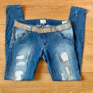 MET In Jeans w/ Waist Embellishments “Made in Italy” 🇮🇹 👖
